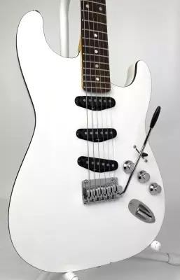 FENDER AERODYNE SPECIAL STRAT 2